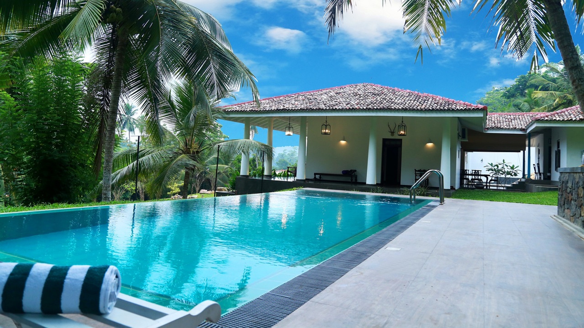 Bien entretenir votre abri de piscine est indispensable